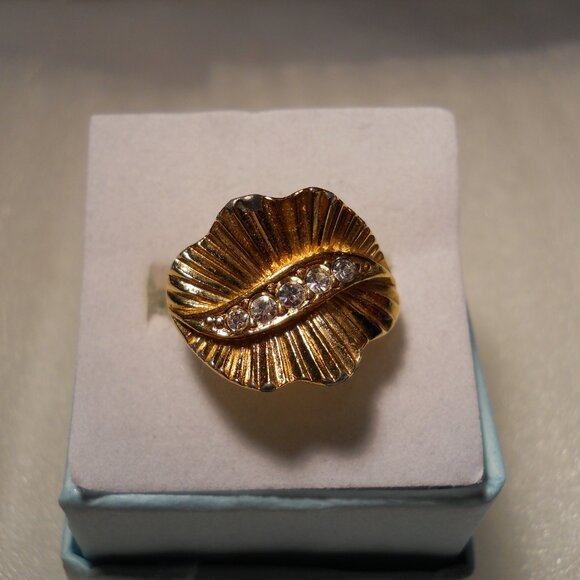 Avon - Ruffle Ring   430 - Picture 2 of 2